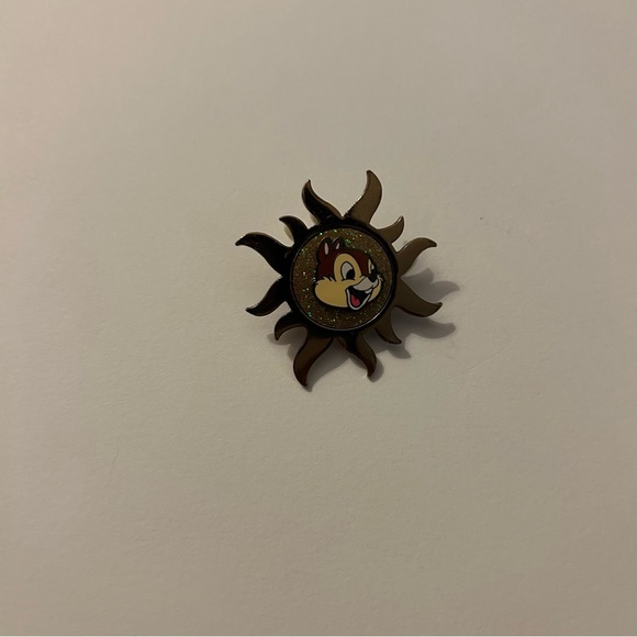 Disney Chip Starburst Pin - Picture 1 of 2